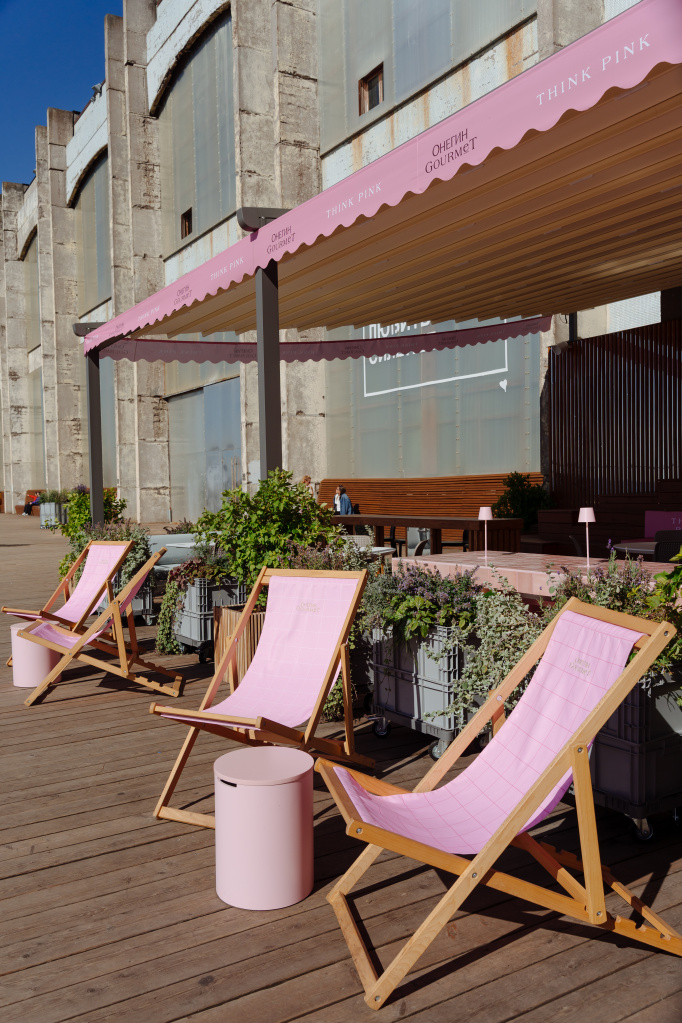 Для коктейлей и фото — открыли зону Онегин!