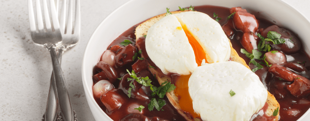 Яйца в винном соусе