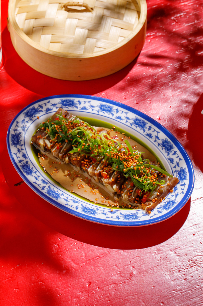 Прессованные свиные уши с соусом джимацзян