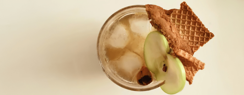 Коктейль «Яблочный пирог» с виски