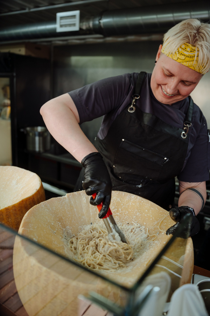 Гастрономия и бар — на уровне