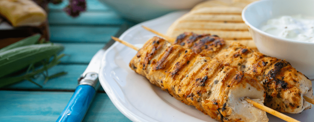 Курица с мятой и травами