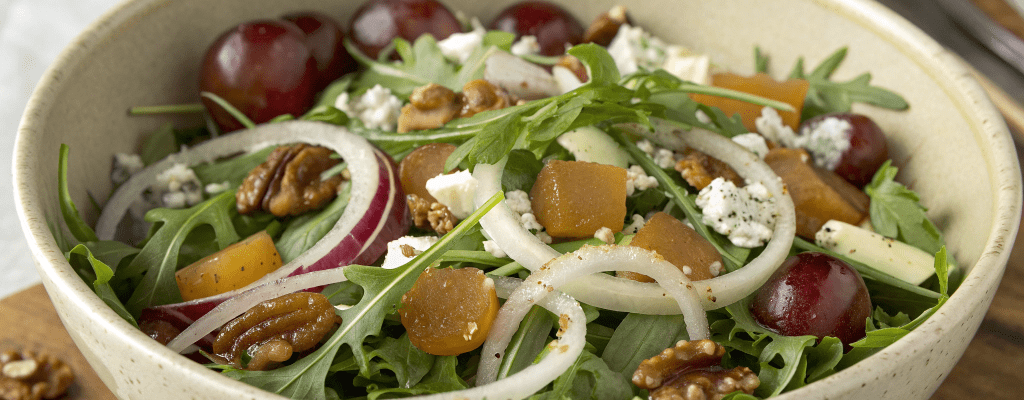 Салат из летней зелени