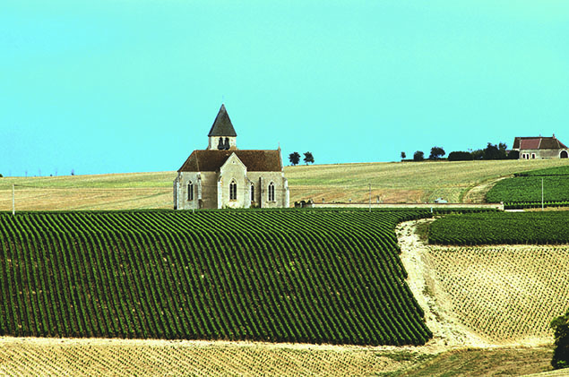 Часовня Sainte Claire XVI века, рядом с винодельней семьи Брокаров