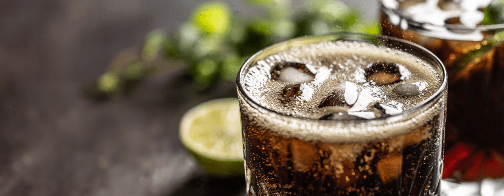 Ром с газированными напитками