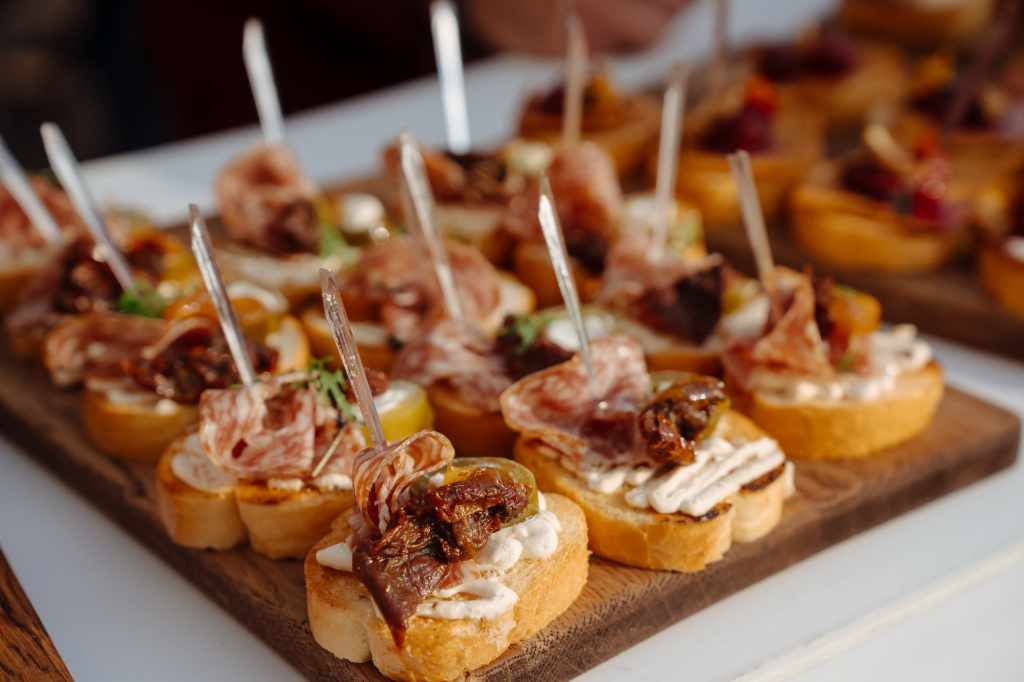 Гастрономия и бар — на уровне