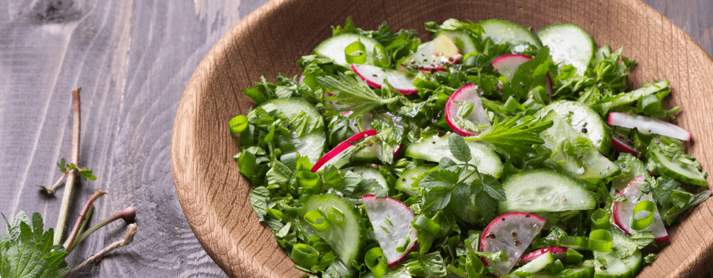 Sollui + салат из свежих огурцов, редиса и зелени