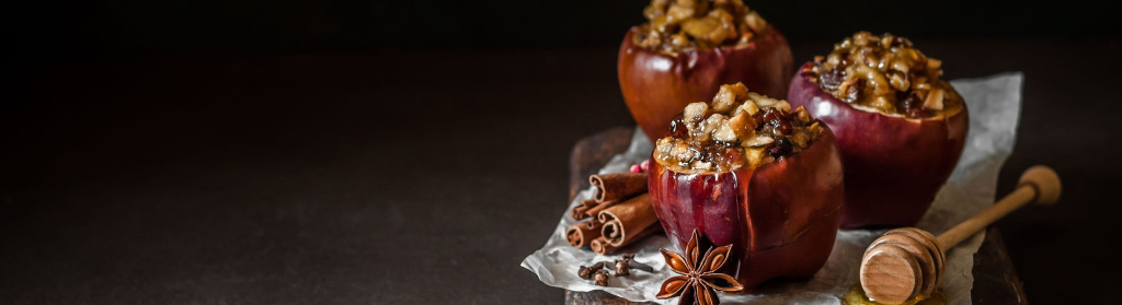 Запеченные яблоки с медом и орехами