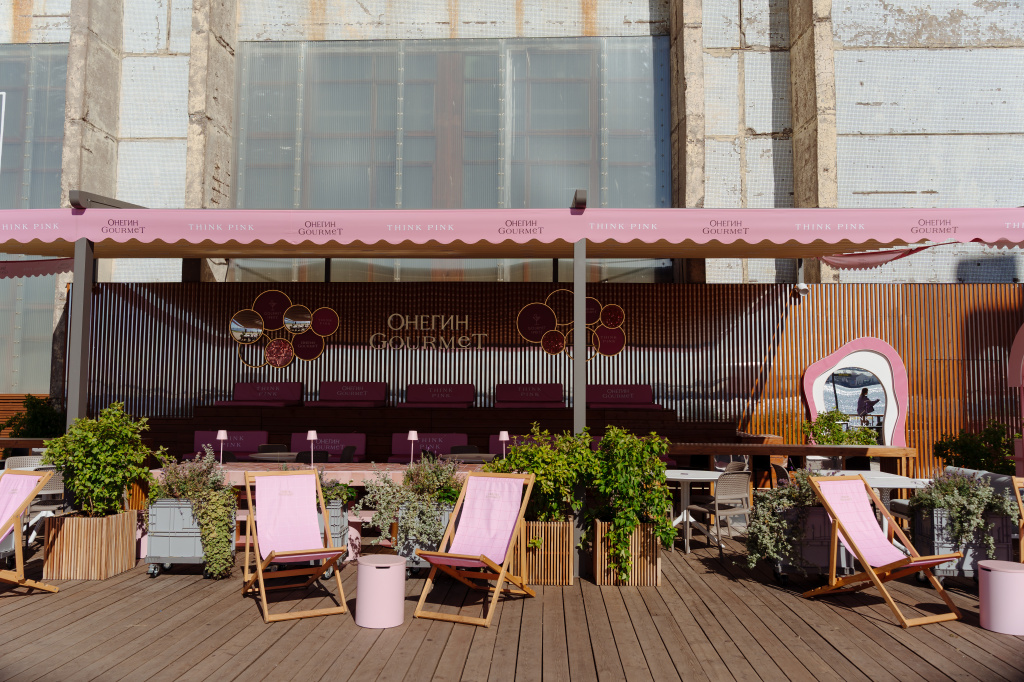 Для коктейлей и фото — открыли зону Онегин!