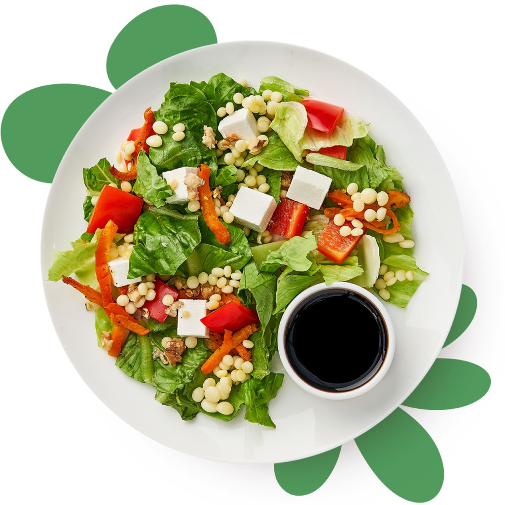 Салат с печеной морковью, птитимом и винно-гранатовым соусом